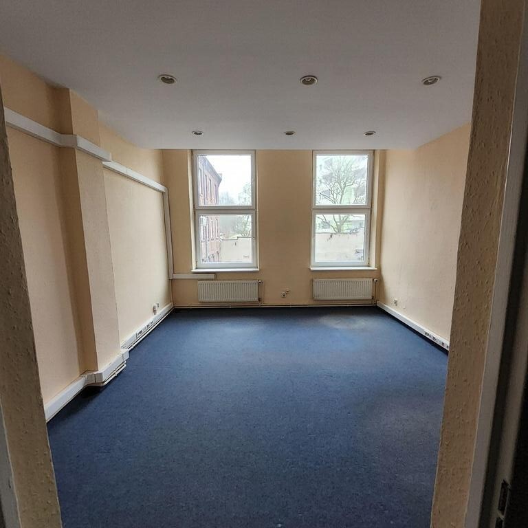 Wynajmę lokal biurowo-handlowo-usługowy. (5)