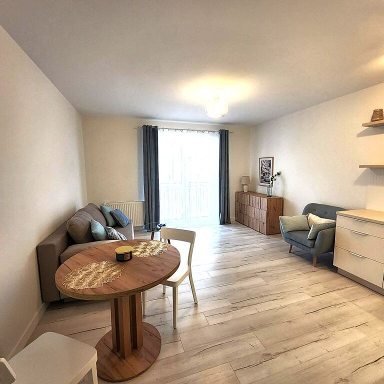 Wynajmę kawalerkę z balkonem i miejscem postojowym (2)