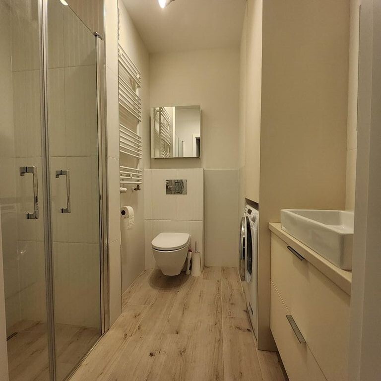 Wynajmę kawalerkę z balkonem i miejscem postojowym (6)