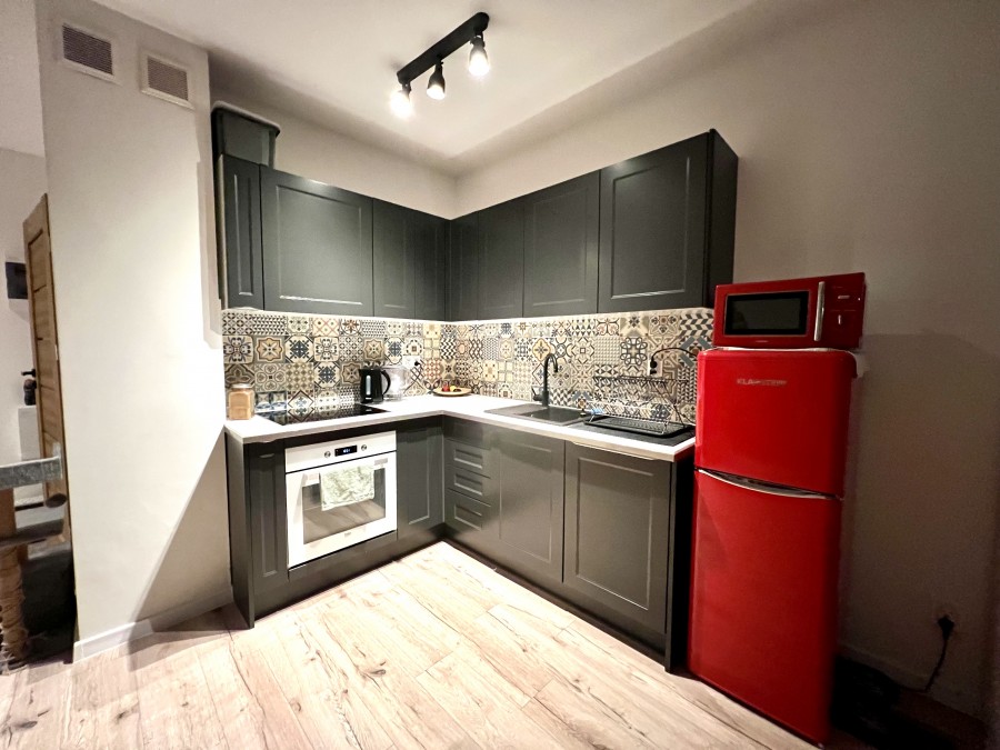 Nowy Apartament z Balkonem i Prywatnym Parkingiem (4)