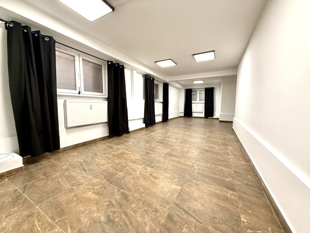 Lokal usługowy na Starym Mieście (1)