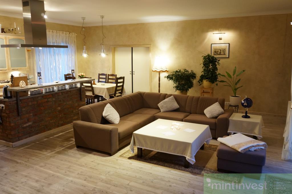 Posiadłość z krytym basenem (6)