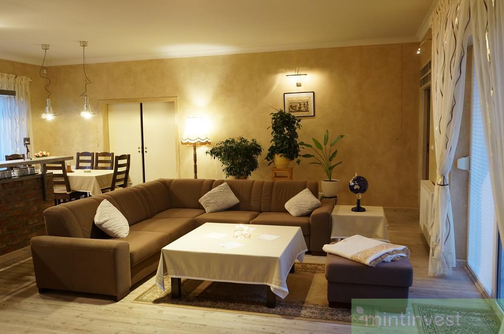 Posiadłość z krytym basenem (7)