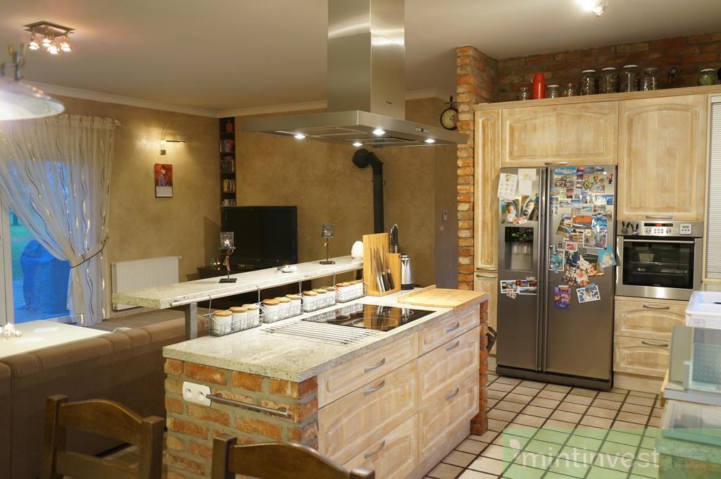 Posiadłość z krytym basenem (9)