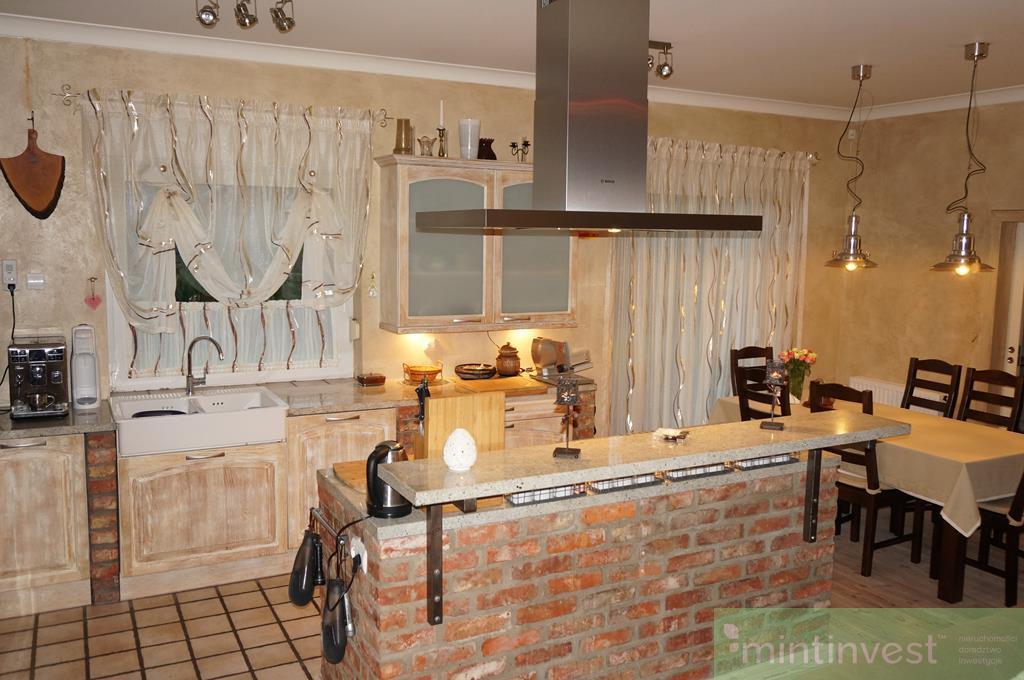 Posiadłość z krytym basenem (10)