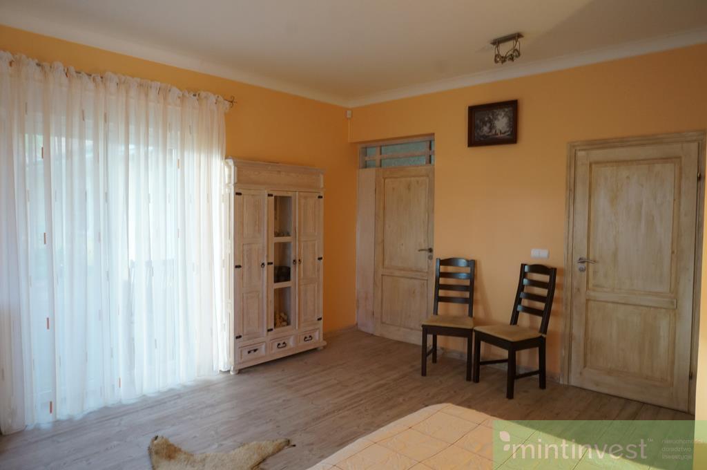 Posiadłość z krytym basenem (12)