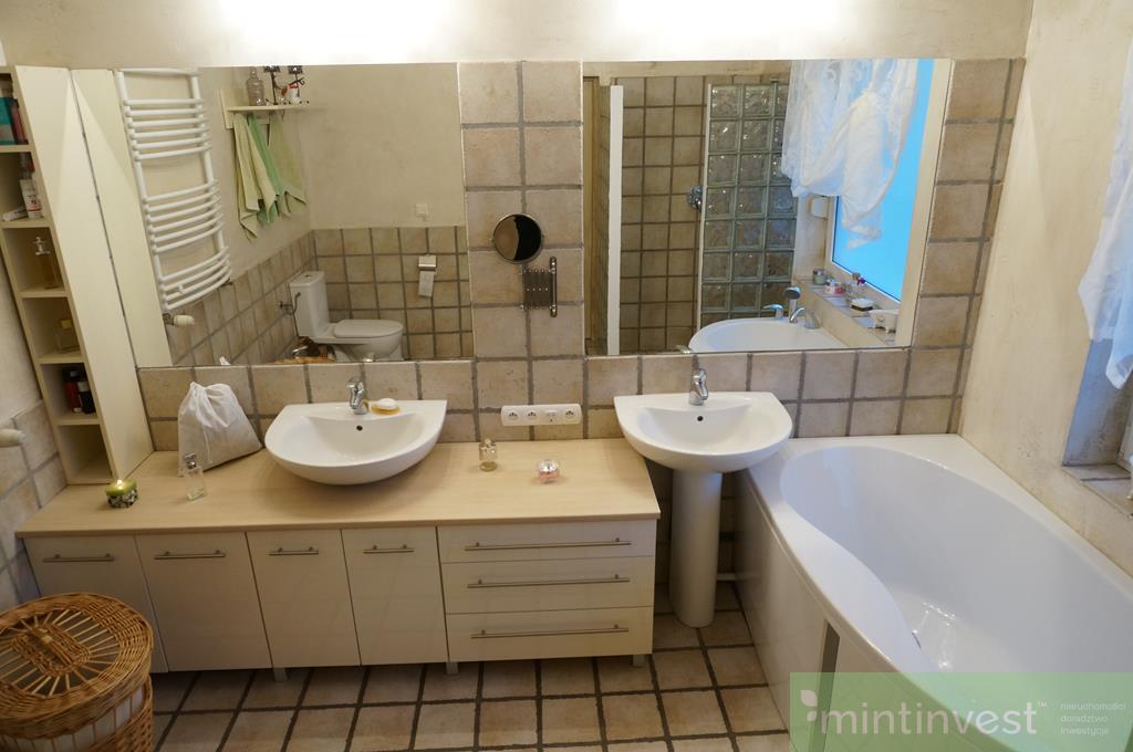 Posiadłość z krytym basenem (13)