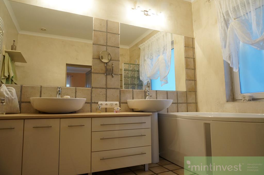 Posiadłość z krytym basenem (14)