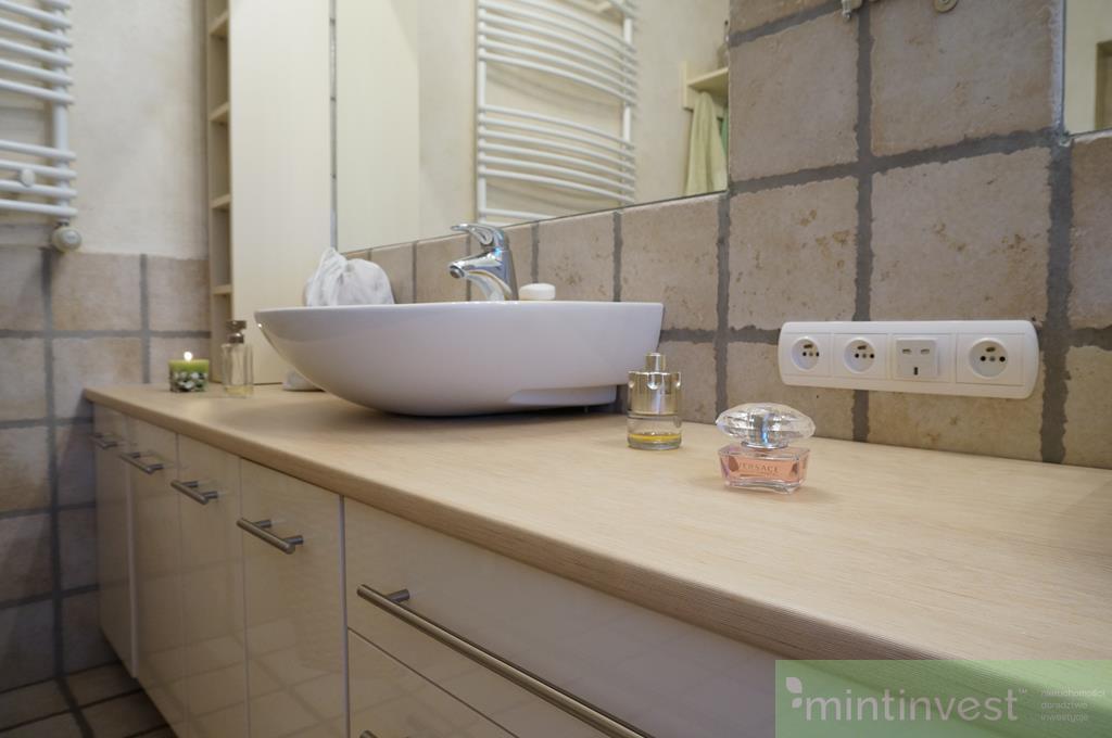 Posiadłość z krytym basenem (15)