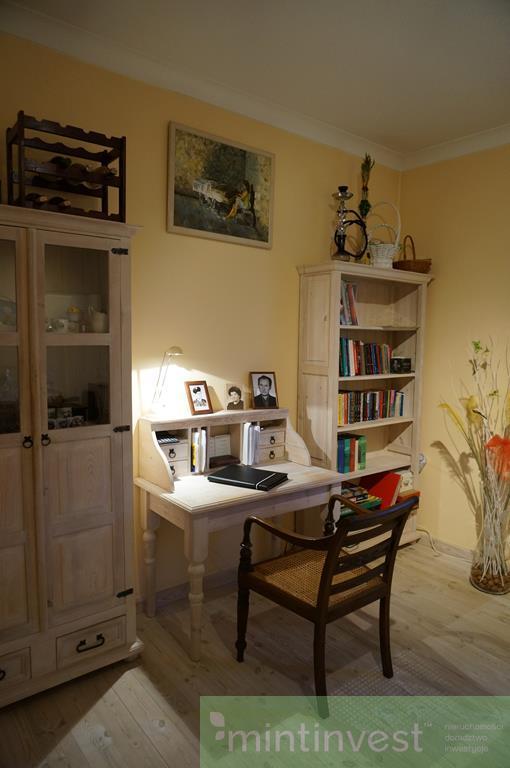 Posiadłość z krytym basenem (17)