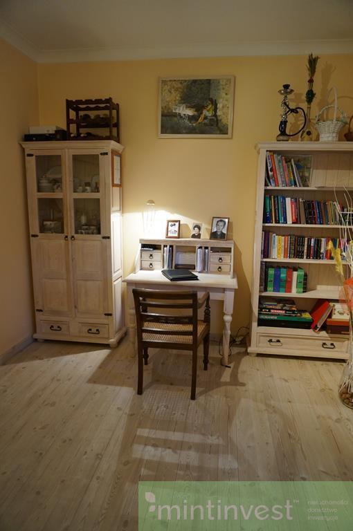 Posiadłość z krytym basenem (18)