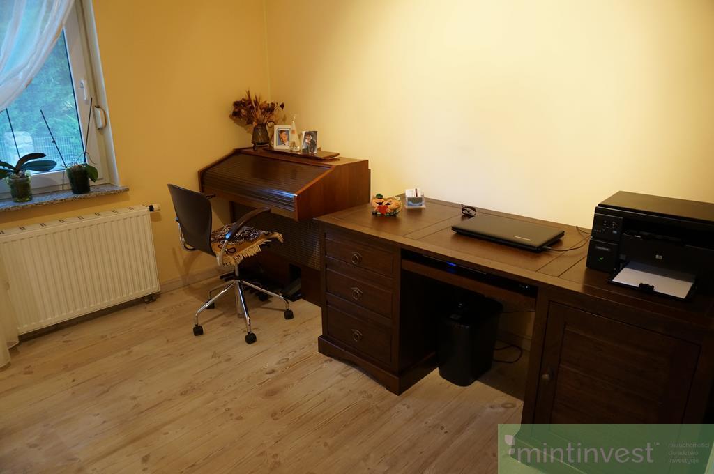 Posiadłość z krytym basenem (19)