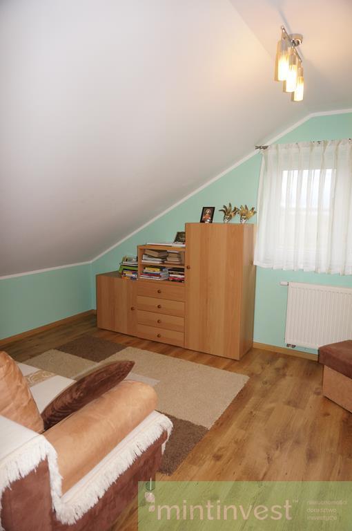 Posiadłość z krytym basenem (23)