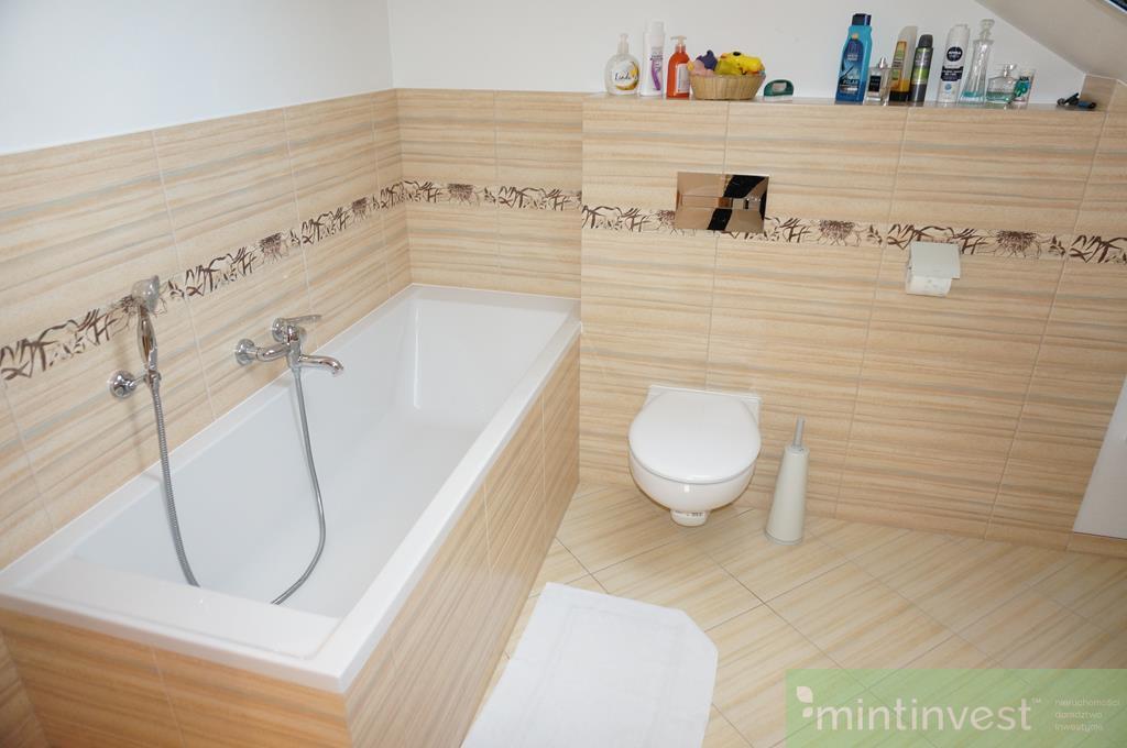 Posiadłość z krytym basenem (27)