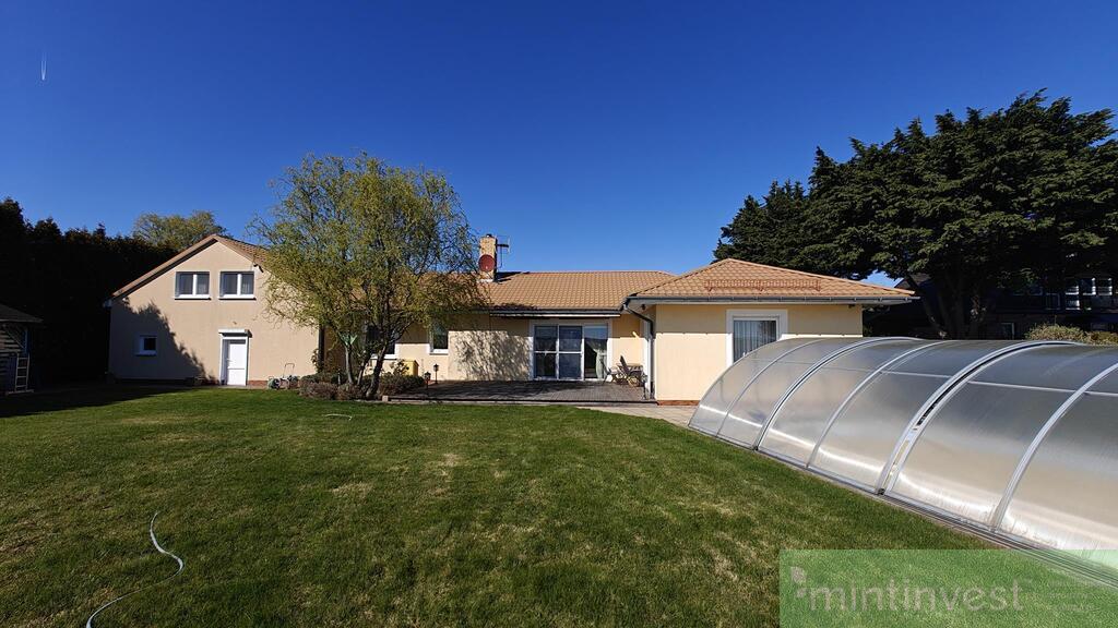 Posiadłość z krytym basenem (2)