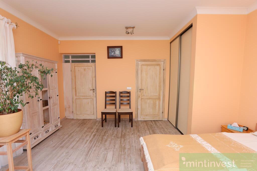 Posiadłość z krytym basenem (10)