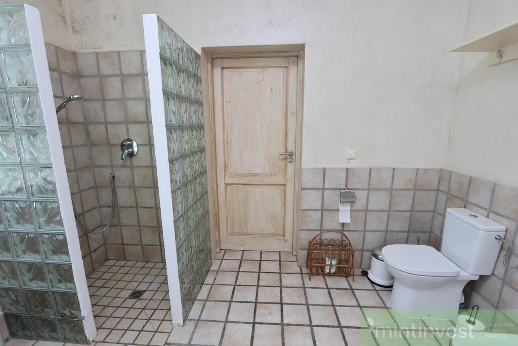 Posiadłość z krytym basenem (13)