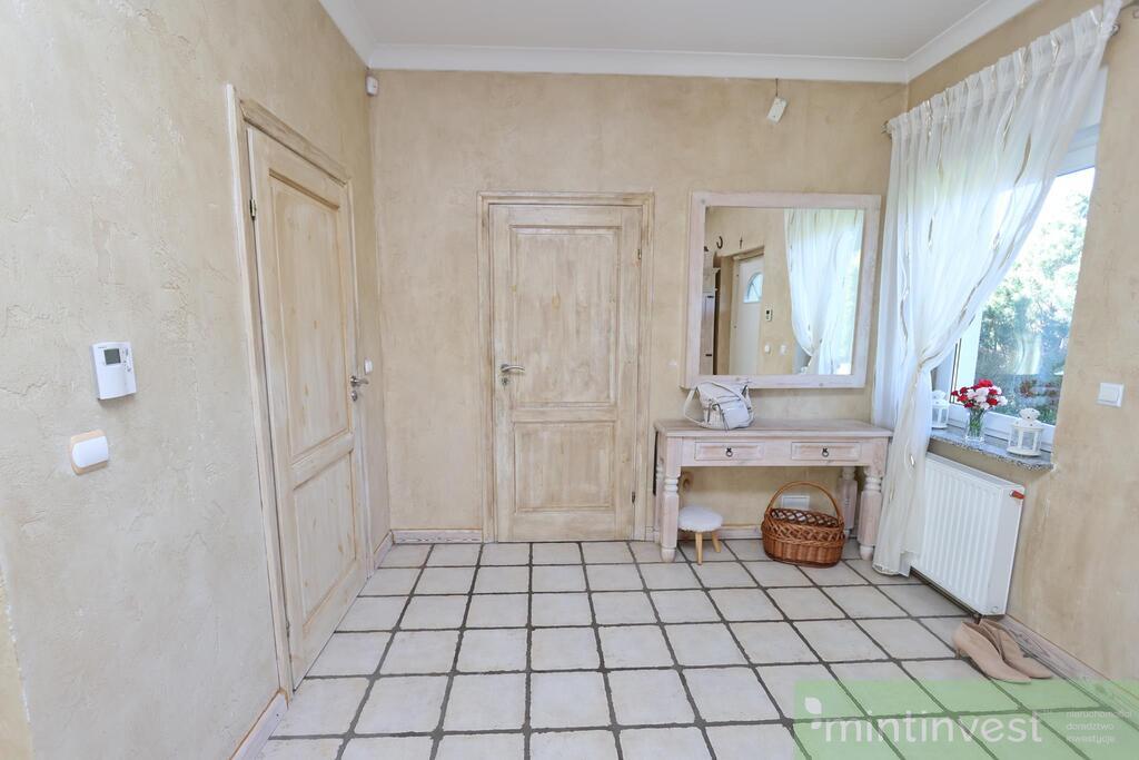 Posiadłość z krytym basenem (15)