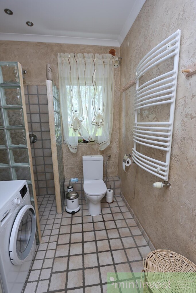 Posiadłość z krytym basenem (16)