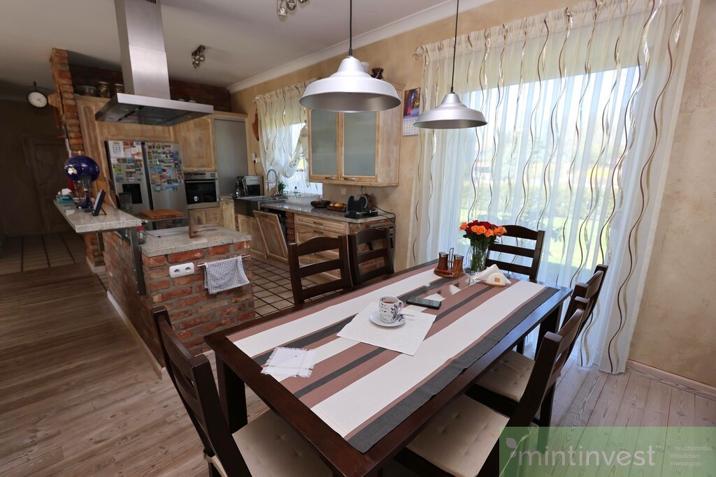 Posiadłość z krytym basenem (6)