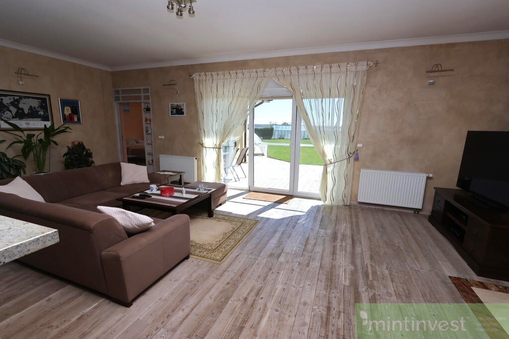 Posiadłość z krytym basenem (5)