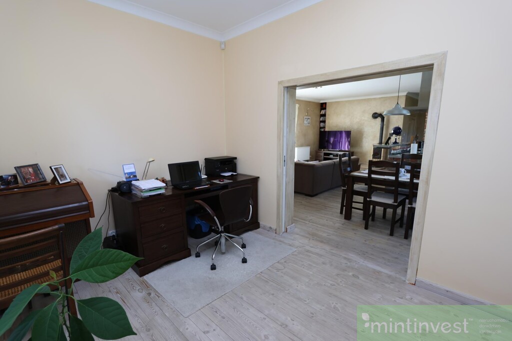 Posiadłość z krytym basenem (8)