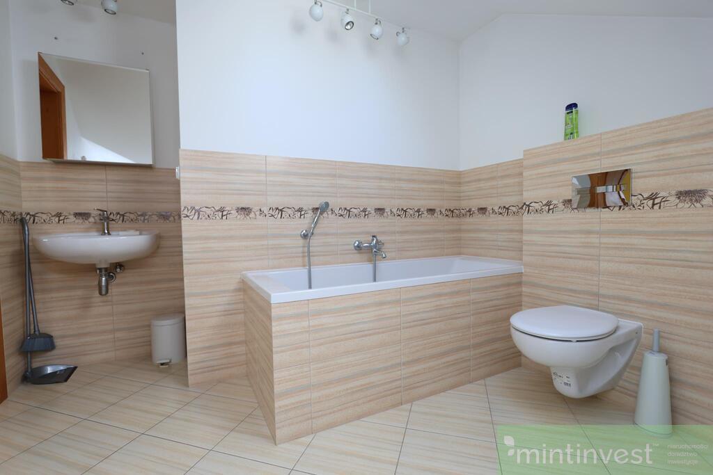 Posiadłość z krytym basenem (26)