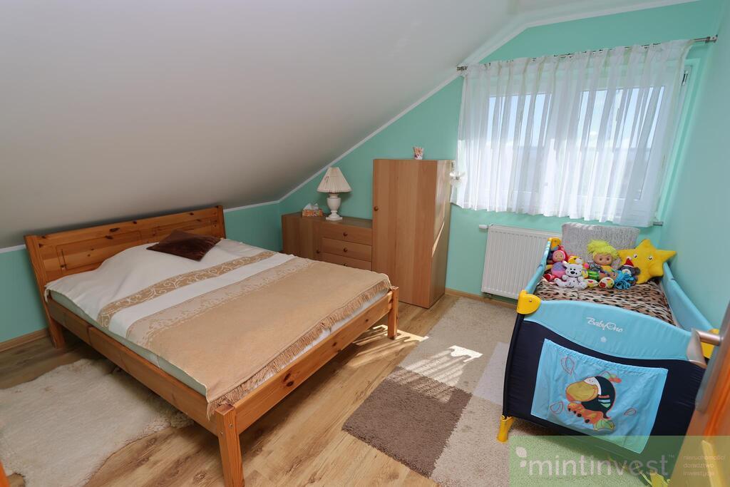 Posiadłość z krytym basenem (22)