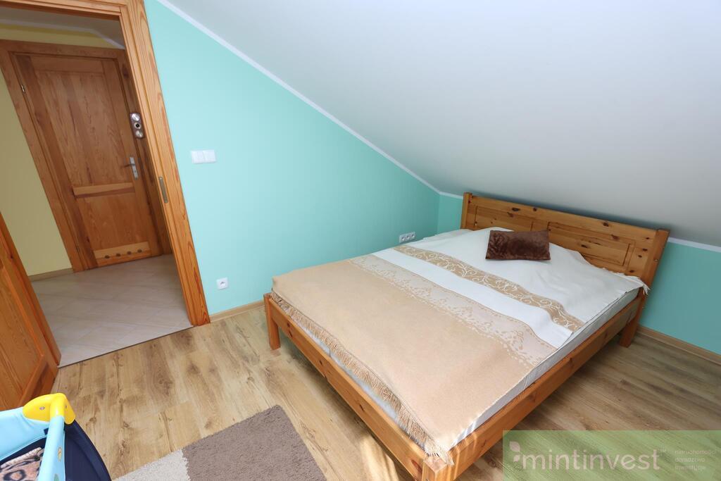 Posiadłość z krytym basenem (23)