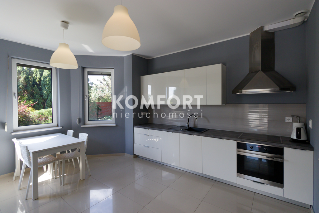 Luksusowy dom z ogrodem na osiedlu zamkniętym (4)