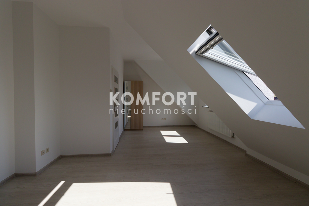 Luksusowy dom z ogrodem na osiedlu zamkniętym (13)