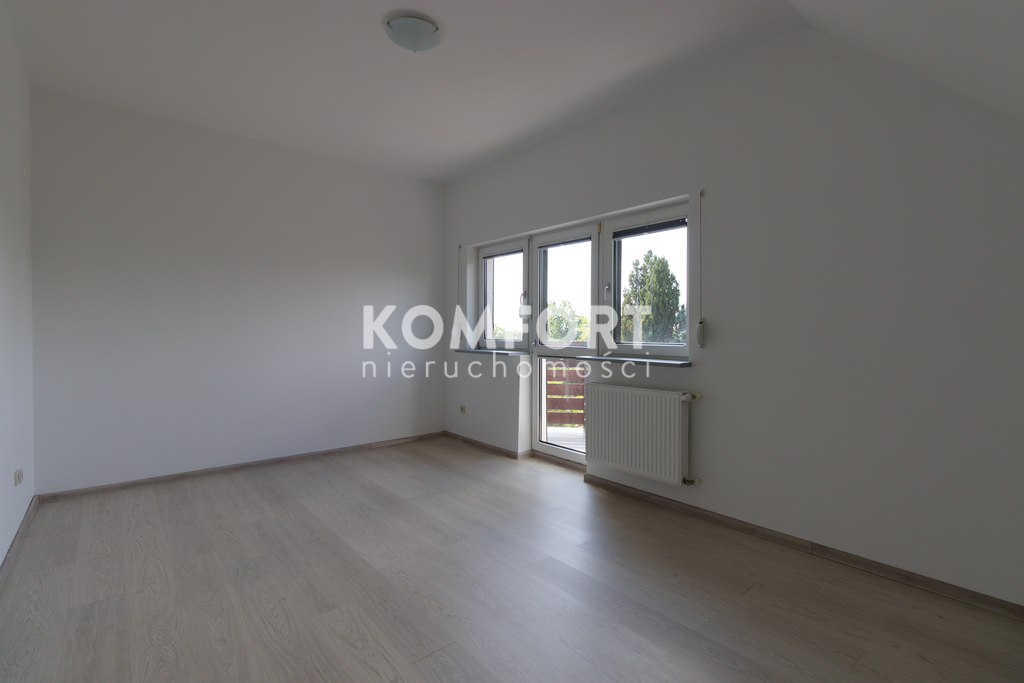 Luksusowy dom z ogrodem na osiedlu zamkniętym (18)