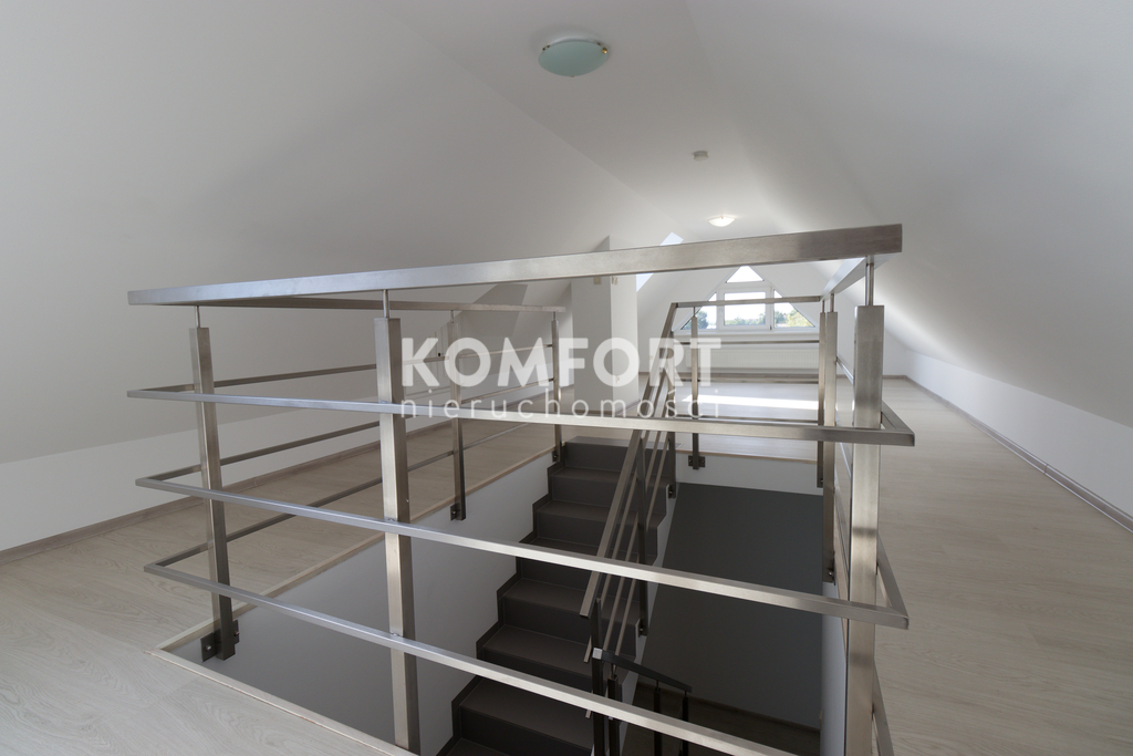 Luksusowy dom z ogrodem na osiedlu zamkniętym (20)