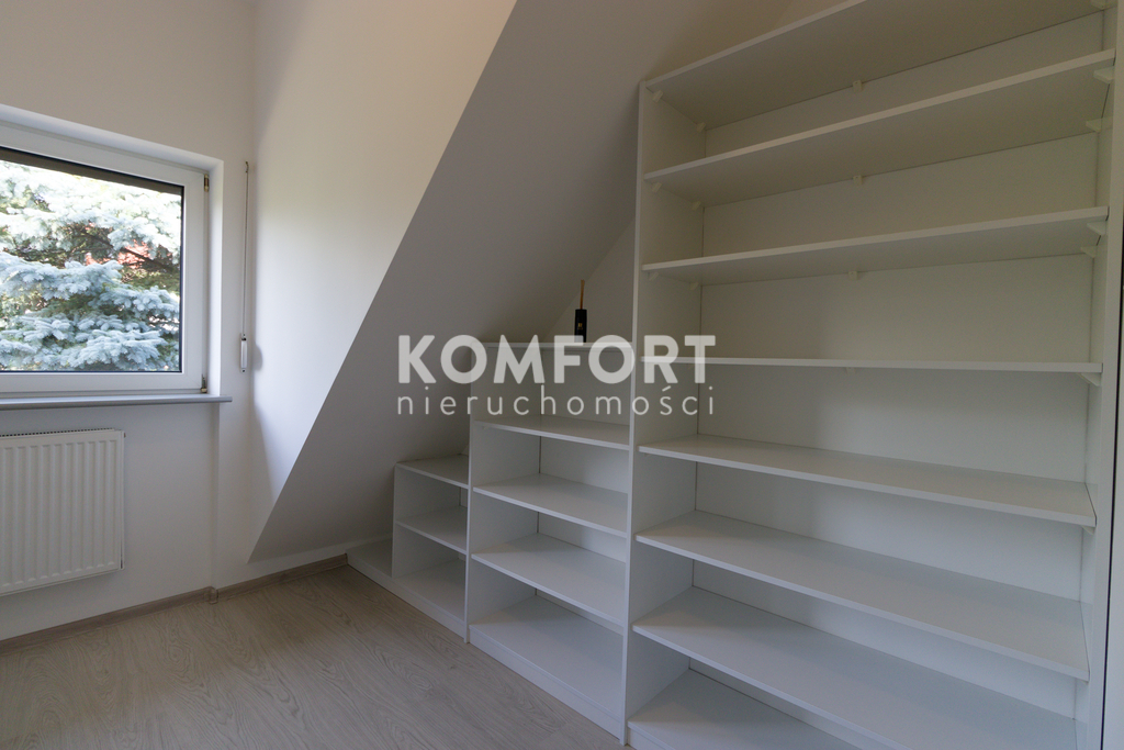 Luksusowy dom z ogrodem na osiedlu zamkniętym (21)