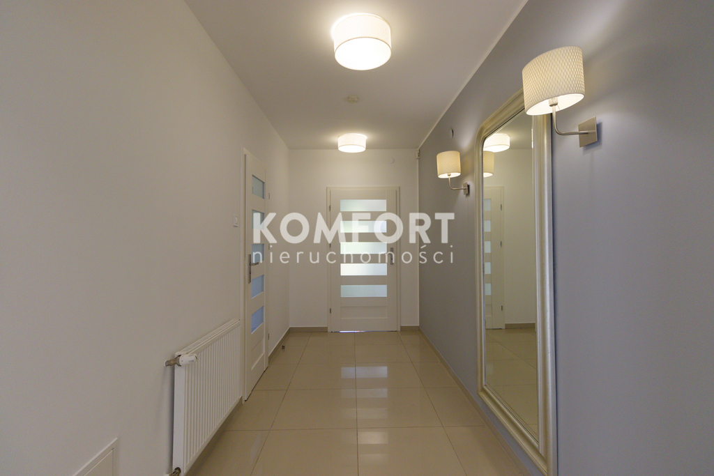 Luksusowy dom z ogrodem na osiedlu zamkniętym (28)