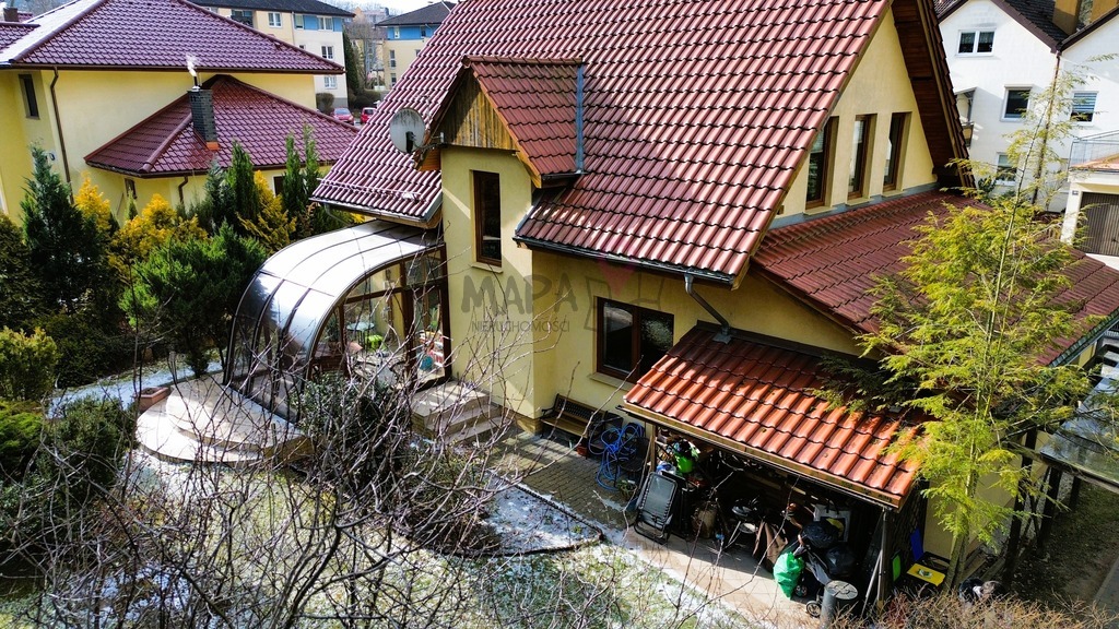 Dom wolno stojący z garażem - topowa lokalizacja! (24)