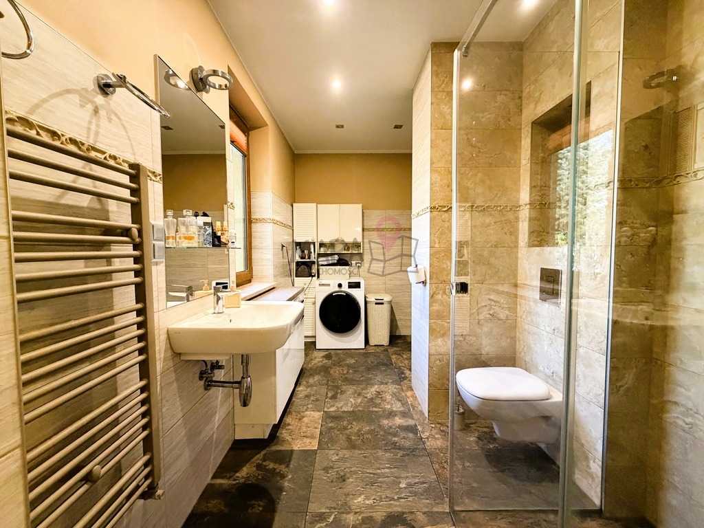 Dom wolno stojący z garażem - topowa lokalizacja! (11)