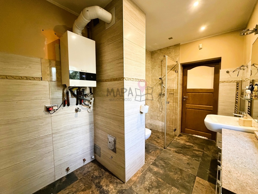 Dom wolno stojący z garażem - topowa lokalizacja! (12)