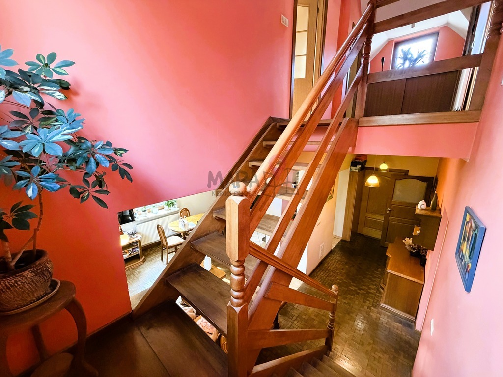 Dom wolno stojący z garażem - topowa lokalizacja! (13)