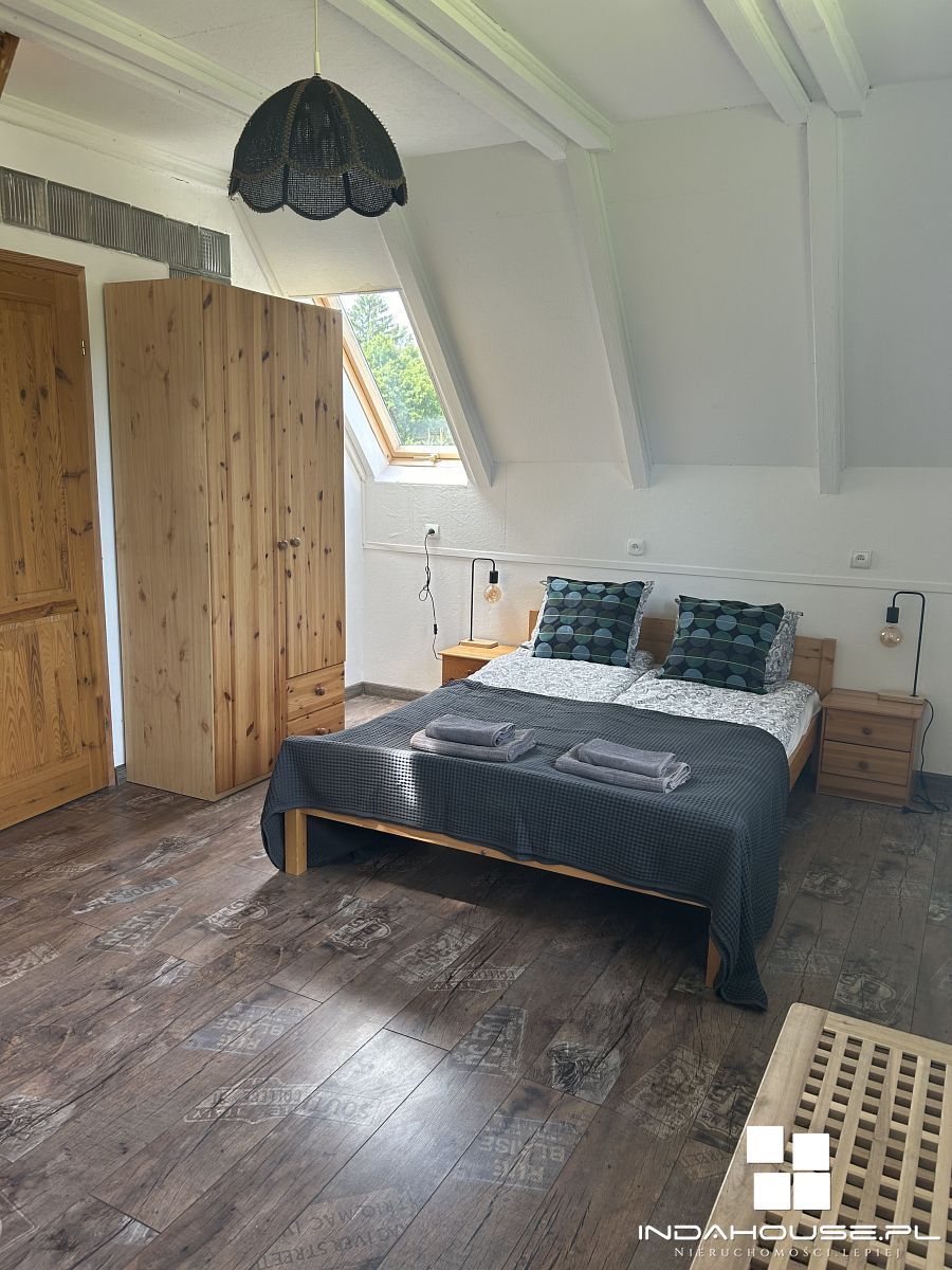 2 domy, linia brzegowa jeziora. MPZP mieszkaniowo  (12)