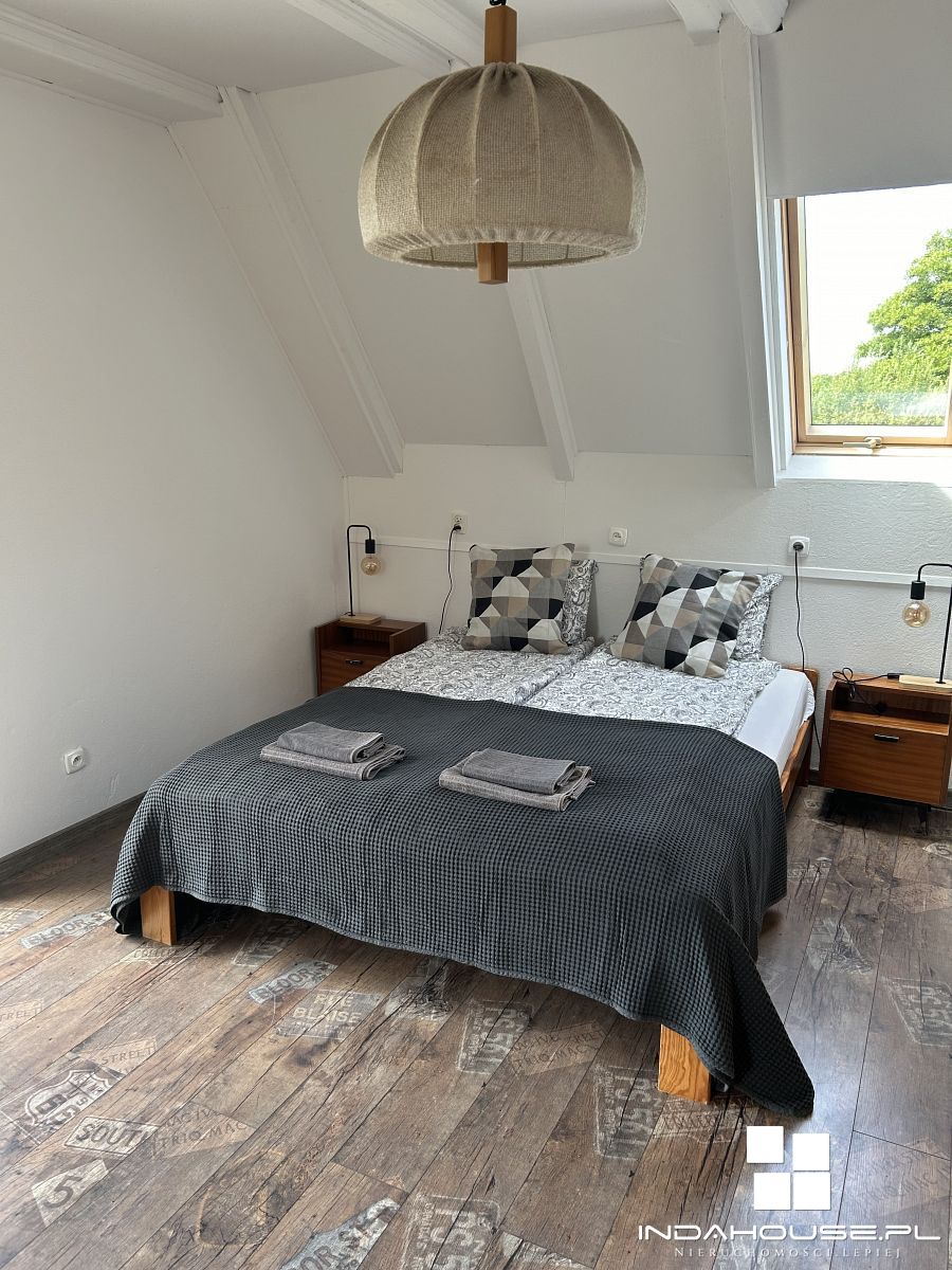 2 domy, linia brzegowa jeziora. MPZP mieszkaniowo  (13)