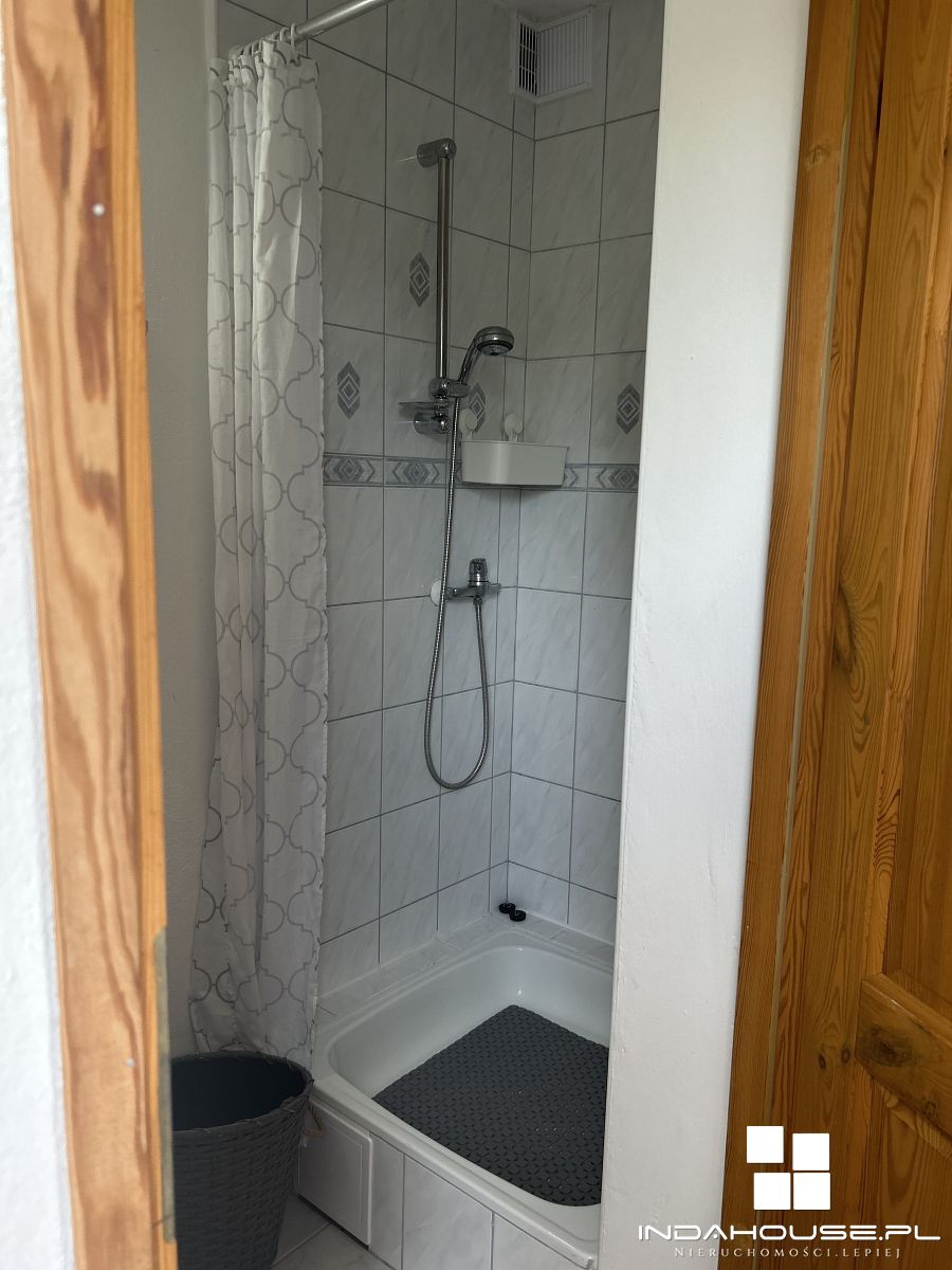 2 domy, linia brzegowa jeziora. MPZP mieszkaniowo  (15)