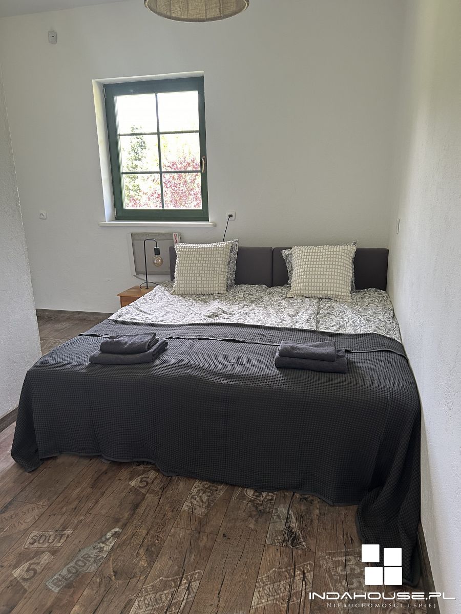 2 domy, linia brzegowa jeziora. MPZP mieszkaniowo  (18)