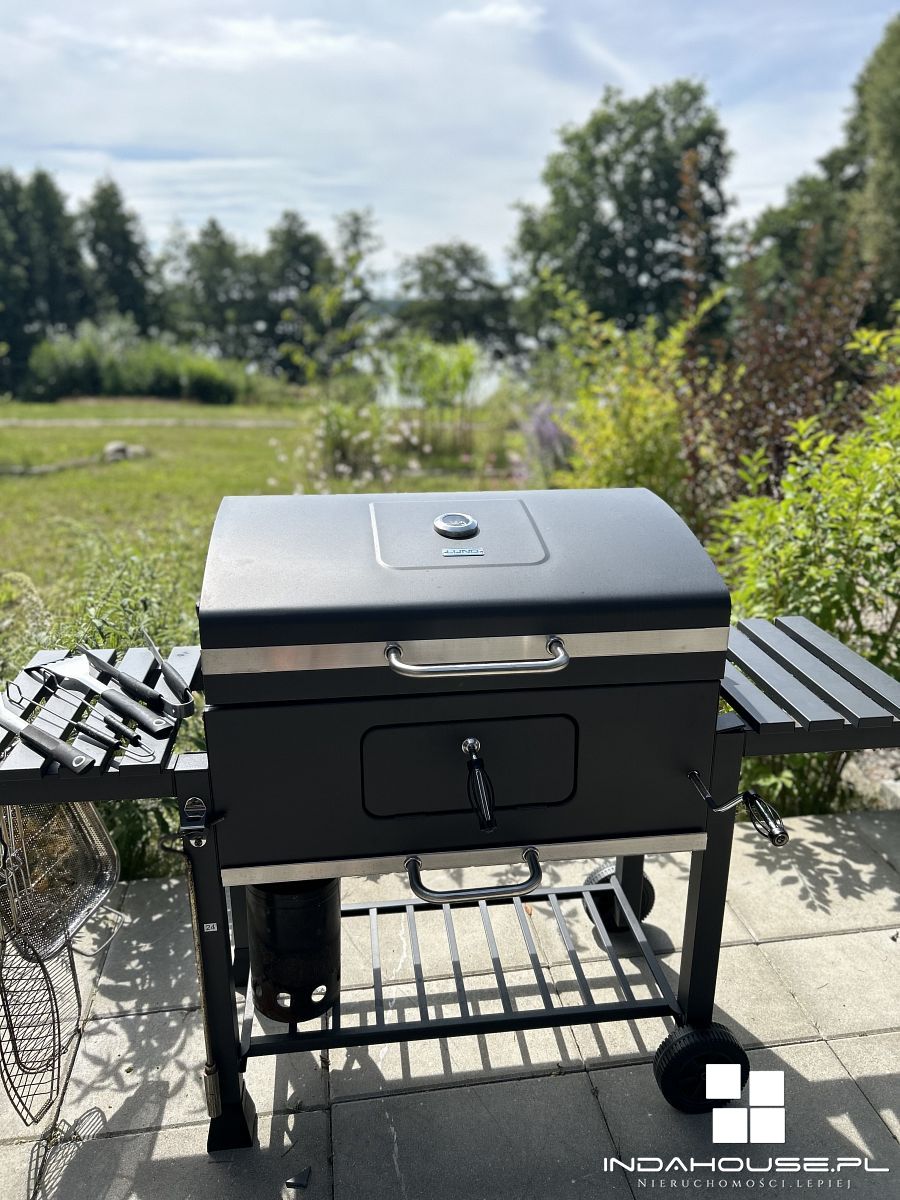 2 domy, linia brzegowa jeziora. MPZP mieszkaniowo  (19)