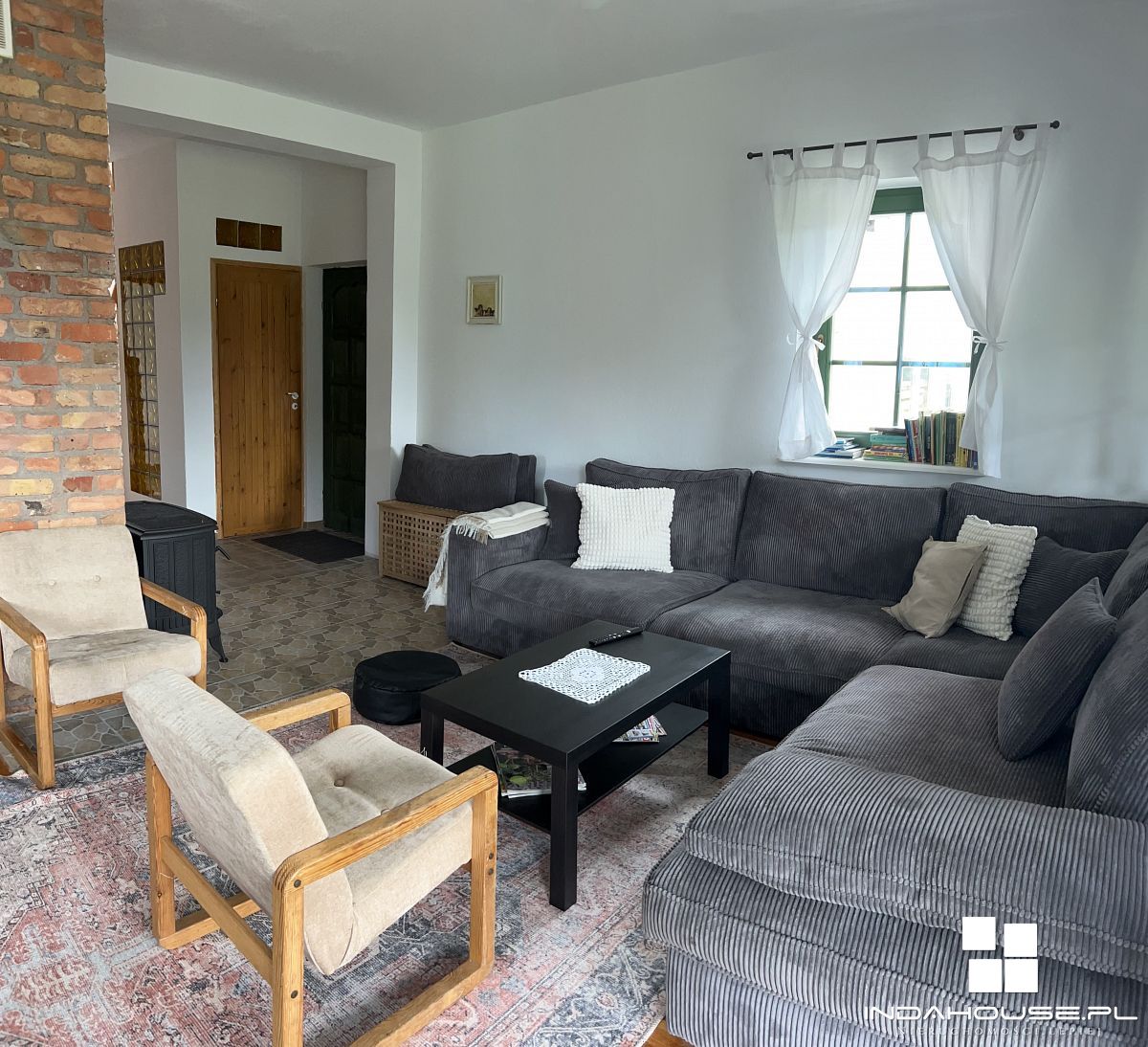 2 domy, linia brzegowa jeziora. MPZP mieszkaniowo  (7)