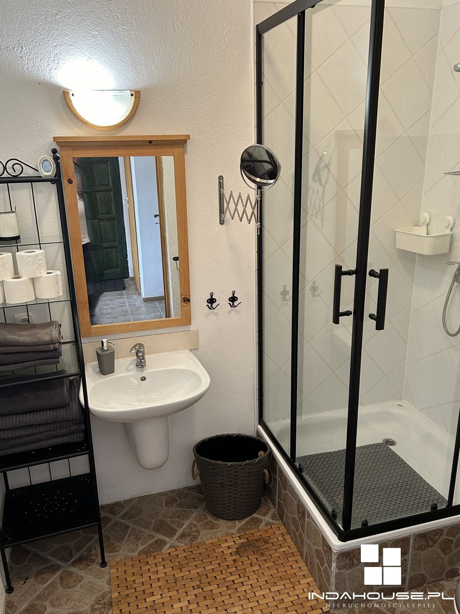 2 domy, linia brzegowa jeziora. MPZP mieszkaniowo  (8)