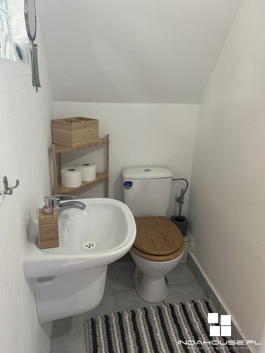 2 domy, linia brzegowa jeziora. MPZP mieszkaniowo  (9)