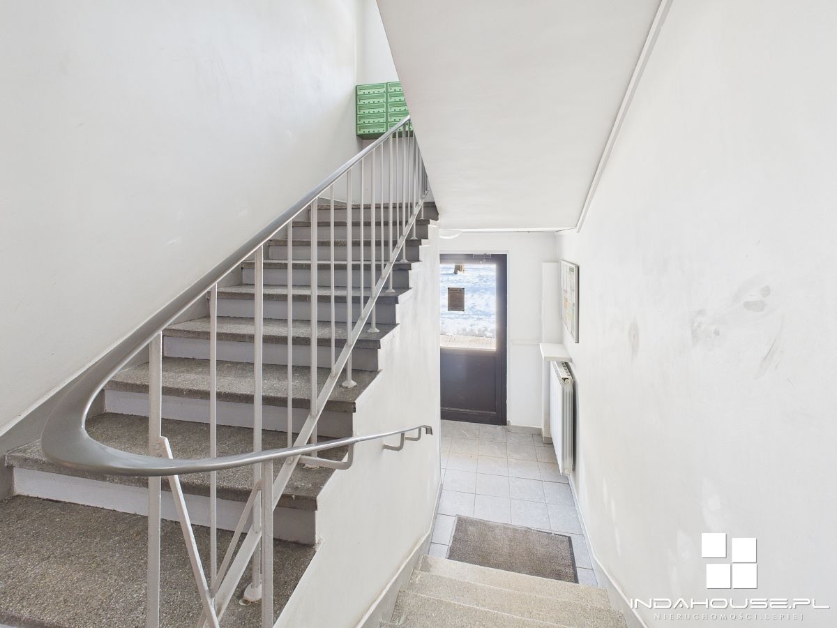 Wysokie mieszkanie 285 cm, cegła , dostępny spacer (8)