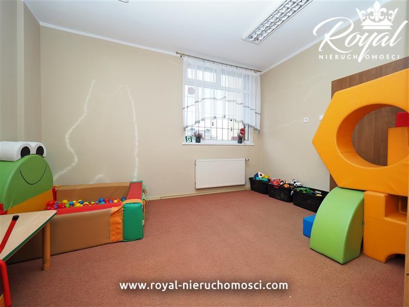 Duży lokal pod usługi, restaurację, żłobek, biuro (13)