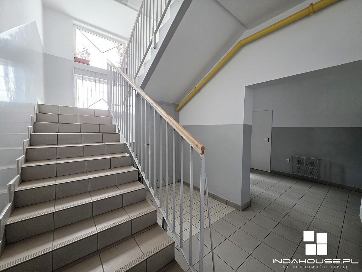 Dwustronne, parter, bez barier architektonicznych. (12)